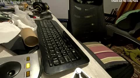 Snapshot of stevie_grey chatting on April 2026 06:25:02 PM stevie_grey online show from April 2026 06:25:02 PM