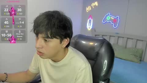 Stiwen online show from December 2025 07:42:01 PM