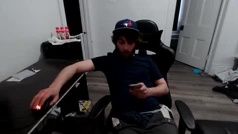 stonedpanda77 online show from April 2026 10:37:02 PM
