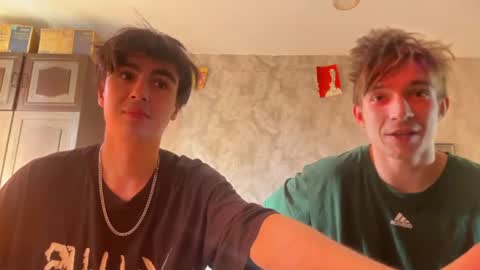 Snapshot of stralght_twinks chatting on June 2026 03:05:01 PM Ray online show from June 2026 03:05:01 PM