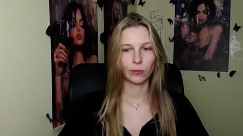 Snapshot of stranger_giirl chatting on April 2026 12:40:02 PM Amalia online show from April 2026 12:40:02 PM