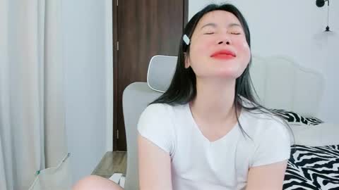 strawberry_loveee online show from November 2025 02:55:01 AM