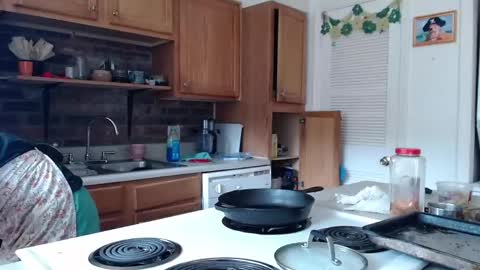 Snapshot of strawberrylotsacake chatting on May 2026 05:20:02 PM Strawberrylotsacake online show from May 2026 05:20:02 PM