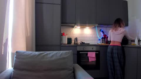 Tati and Lola online show from October 2025 09:12:01 AM