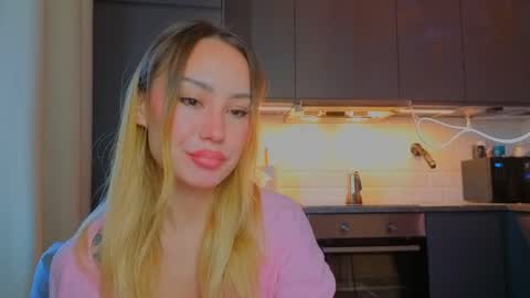 Snapshot of strawberrypie99 chatting on May 2026 05:13:02 AM Tati and Lola online show from May 2026 05:13:02 AM
