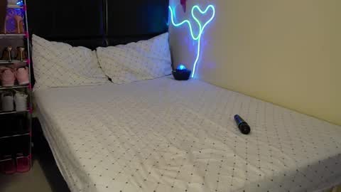 Snapshot of streamqueen21 chatting on December 2024 04:56:01 AM QUEEN online show from December 2024 04:56:01 AM