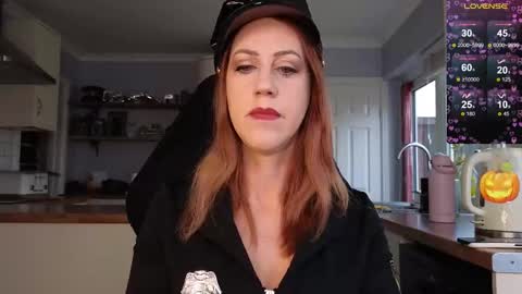 Amorina online show from October 2025 11:00:01 AM