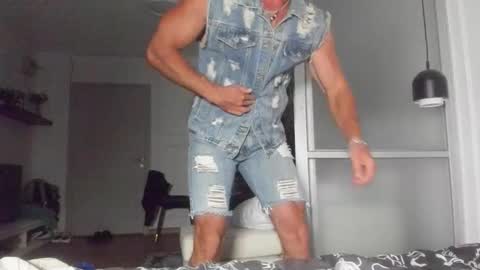 Strong Arni online show from October 2025 05:02:02 PM