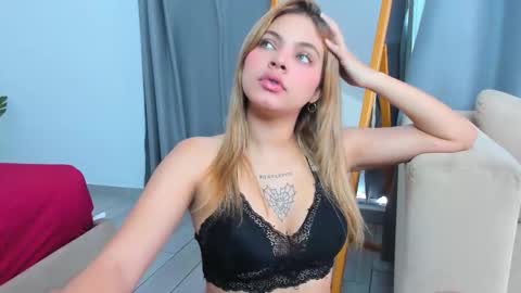 Strong Couple online show from November 2025 07:57:01 PM