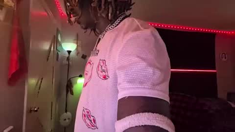 Snapshot of suavechocolatecity chatting on May 2026 01:50:01 PM Hot Chocolate online show from May 2026 01:50:01 PM