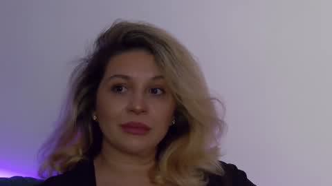 Carla online show from September 2025 09:10:02 AM