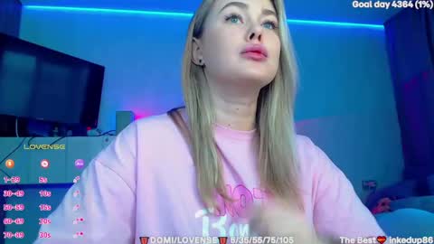 suchcute_ online show from February 2026 02:48:01 AM