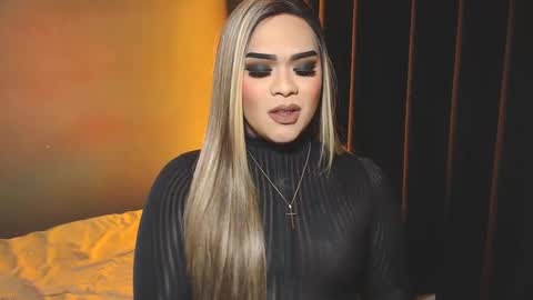 Snapshot of suckablecockoffreya chatting on December 2024 08:01:02 PM JADE ELYSE online show from December 2024 08:01:02 PM