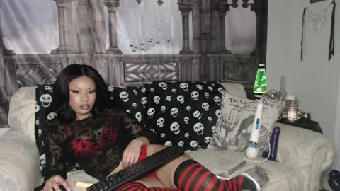 Suede Bones online show from November 2025 11:15:01 PM