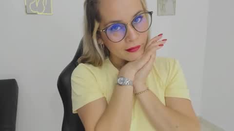 sugar_milff online show from September 2025 01:57:02 PM