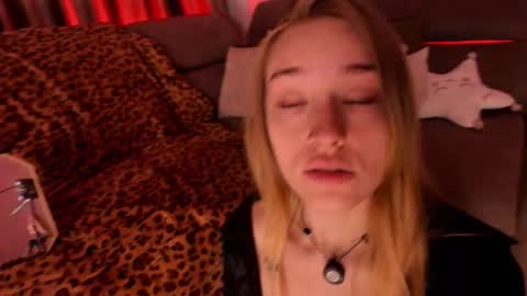 sugarskye online show from December 2025 07:43:01 PM