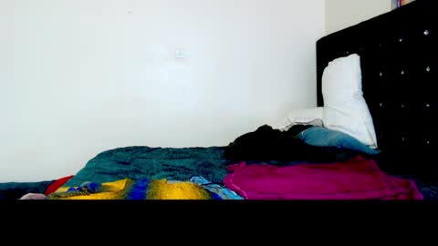 lisa and lina online show from April 2026 07:14:01 AM