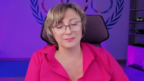 Vivien online show from February 2025 12:06:01 PM