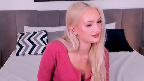 sugarwhisper online show from September 2025 04:50:01 PM