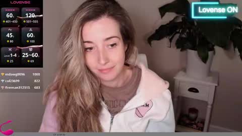 Mia online show from October 2025 01:38:01 AM