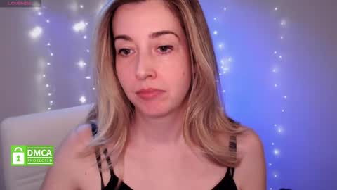 Mia online show from December 2025 04:13:01 PM