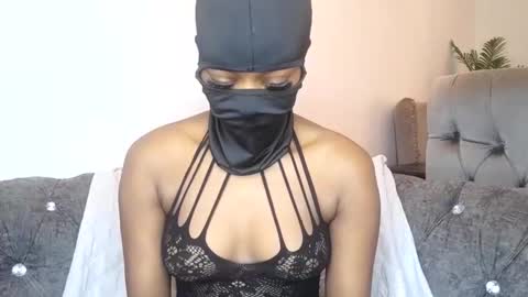 Snapshot of sultryaura chatting on October 2025 12:25:01 PM maskedtemptress online show from October 2025 12:25:01 PM