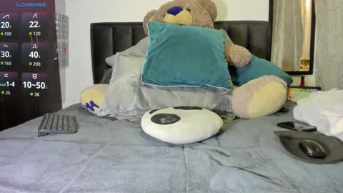 Snapshot of summer_romance chatting on February 2026 09:43:01 PM Andres-tattoos Derek Hairy online show from February 2026 09:43:01 PM