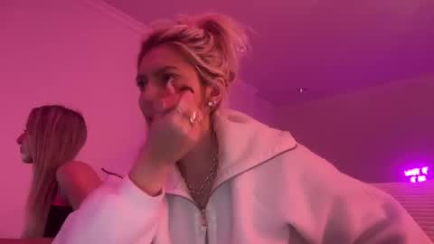 summerclarke2 online show from September 2025 05:28:01 PM