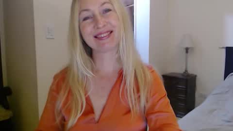 Snapshot of sunbrilliant chatting on May 2026 01:43:02 AM sunbrilliant online show from May 2026 01:43:02 AM