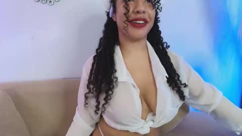 Aillyn Perez online show from December 2025 10:04:02 PM