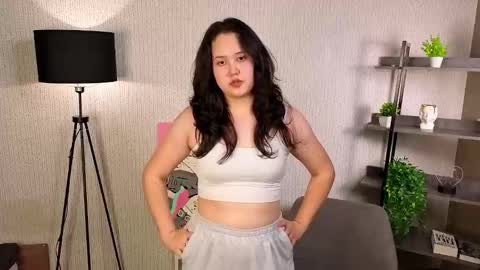 Snapshot of sunnivagaillard chatting on November 2025 12:17:01 PM Kiki online show from November 2025 12:17:01 PM