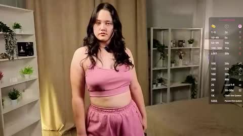 Snapshot of sunnivagaillard chatting on November 2025 11:02:01 AM Kiki online show from November 2025 11:02:01 AM