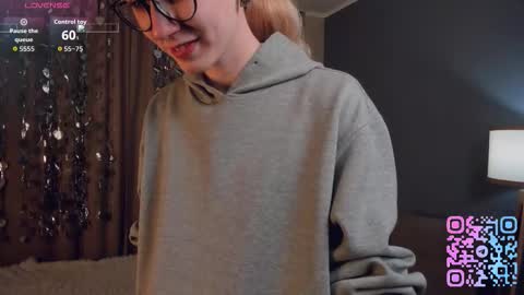 Snapshot of sunnivagaillard chatting on February 2026 01:07:02 AM Kiki online show from February 2026 01:07:02 AM