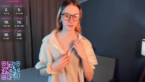 Snapshot of sunnivagaillard chatting on March 2026 01:07:02 AM Kiki online show from March 2026 01:07:02 AM