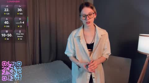 Snapshot of sunnivagaillard chatting on March 2026 01:12:02 AM Kiki online show from March 2026 01:12:02 AM