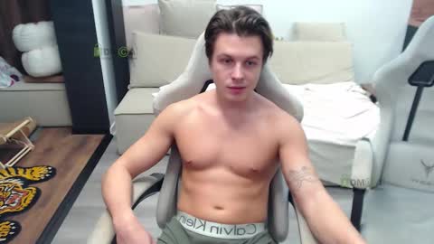 Alice and Sergey online show from December 2025 08:39:01 PM