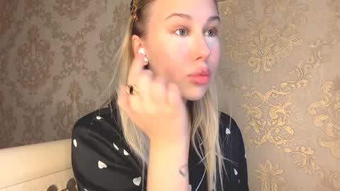 Hello My name is Mary nice to meet you  Telegram cuuutekitten online show from December 2025 09:16:02 AM