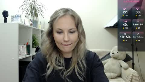 Naomi online show from November 2025 04:02:02 AM