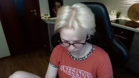 Snapshot of sunny_mood chatting on June 2026 07:54:02 AM sunny mood online show from June 2026 07:54:02 AM