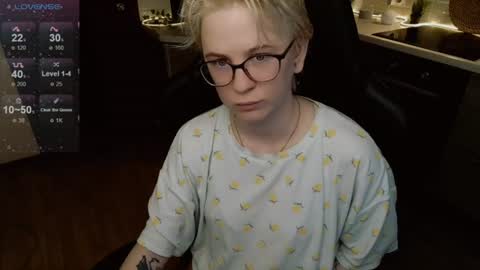 Snapshot of sunny_mood chatting on June 2026 08:17:01 AM sunny mood online show from June 2026 08:17:01 AM