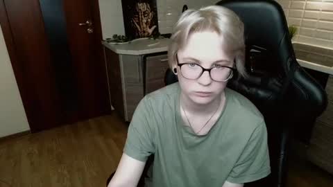 Snapshot of sunny_mood chatting on June 2026 11:07:02 PM sunny mood online show from June 2026 11:07:02 PM