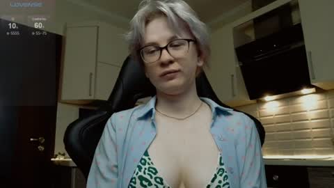 Snapshot of sunny_mood chatting on June 2026 05:25:01 AM sunny mood online show from June 2026 05:25:01 AM