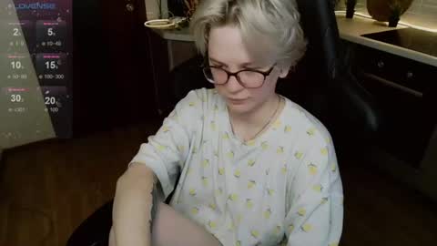 Snapshot of sunny_mood chatting on July 2026 06:44:02 AM sunny mood online show from July 2026 06:44:02 AM