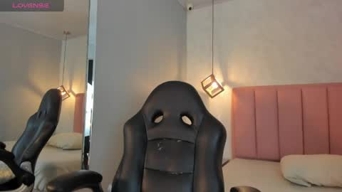  S U N N Y online show from May 2026 12:47:02 PM