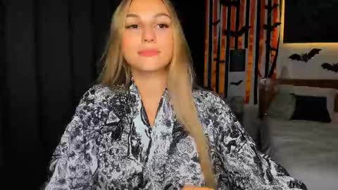 sunsetwithava online show from November 2025 07:08:02 AM