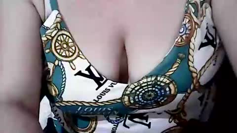 Snapshot of sunshine_38 chatting on December 2024 04:15:02 AM sunshine_38 online show from December 2024 04:15:02 AM