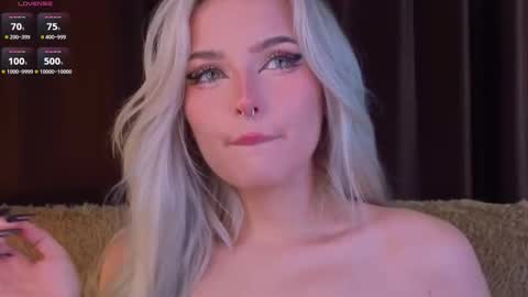 Snapshot of sunshinegirlx chatting on November 2025 04:21:01 AM Alice online show from November 2025 04:21:01 AM