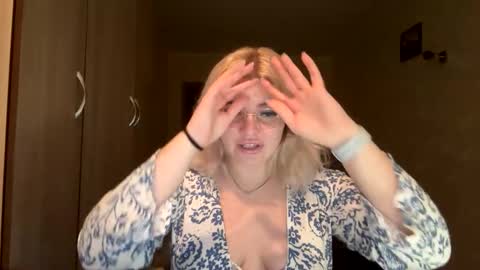 sunshinyflash online show from November 2025 05:13:02 PM