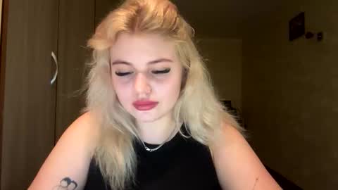 sunshinyflash online show from December 2025 07:11:02 PM