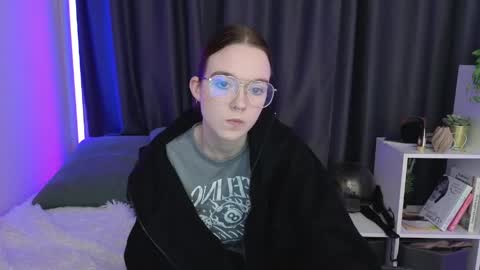 Snapshot of sunylily chatting on May 2026 06:19:01 AM Lilith online show from May 2026 06:19:01 AM